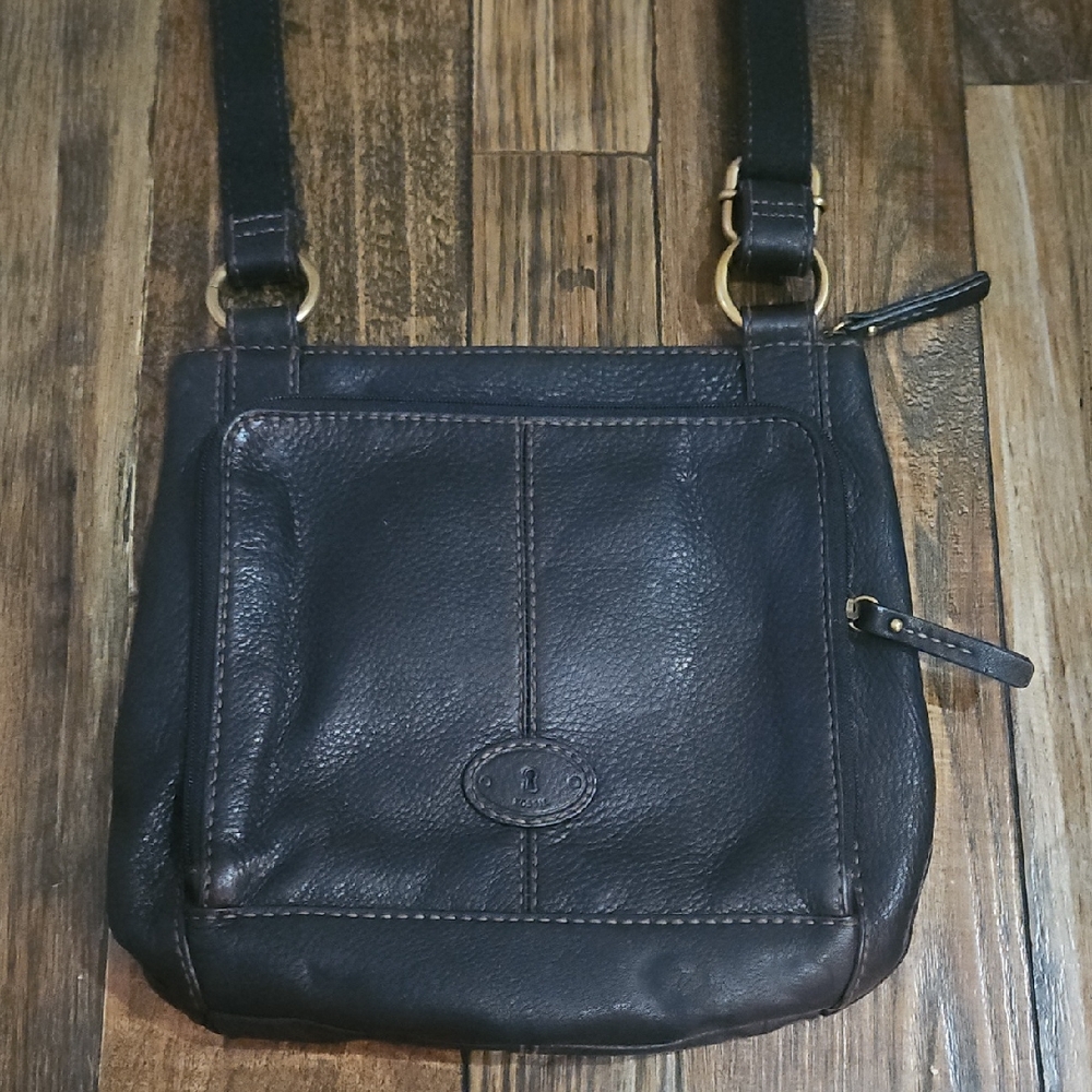 Fossil Women's Black Buttery Soft Quality Leather Crossbody Bag.‎